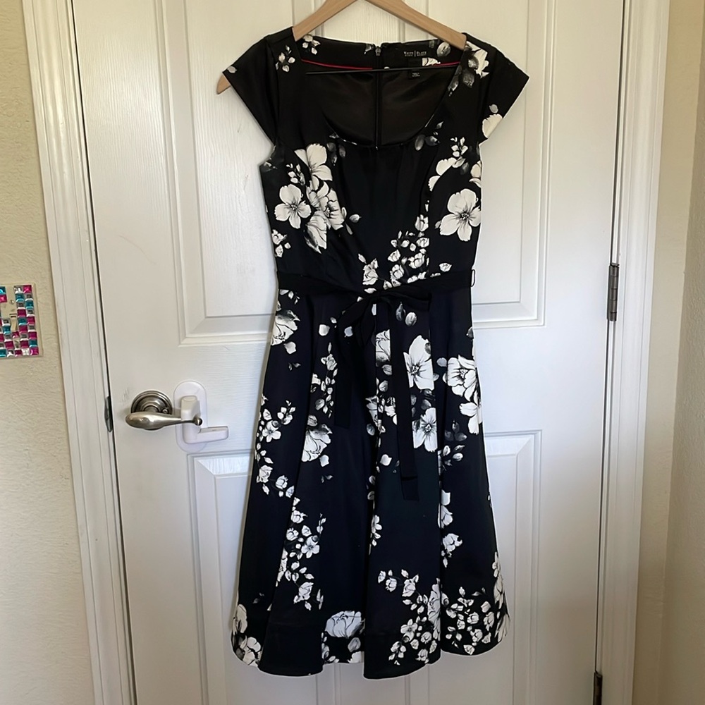 White House Black Market 2009 1960s styled dress. In amazing condition.